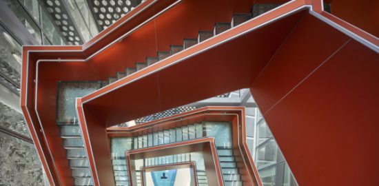 Cùng xem thiết kế tân tiến của một trong những tòa nhà tự cung cấp năng lượng lớn nhất thế giới - Ảnh 1.